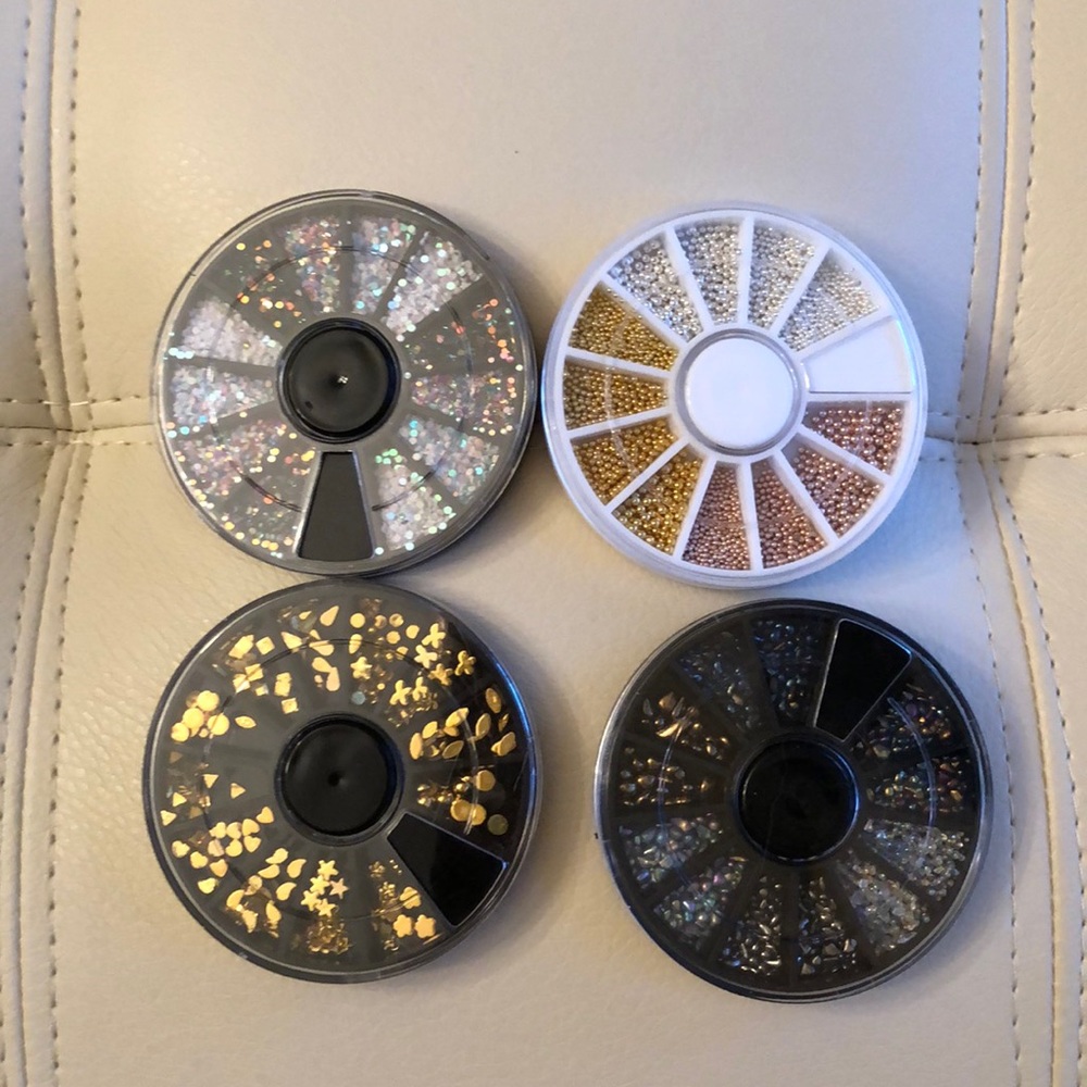 🐱 nail designs (beads, glitter little hearts etc